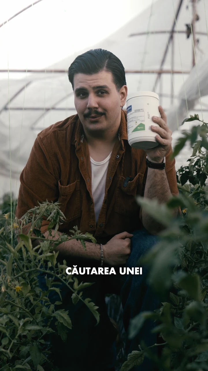 Clip short filmat în seră, cu prezentator și produs în mână